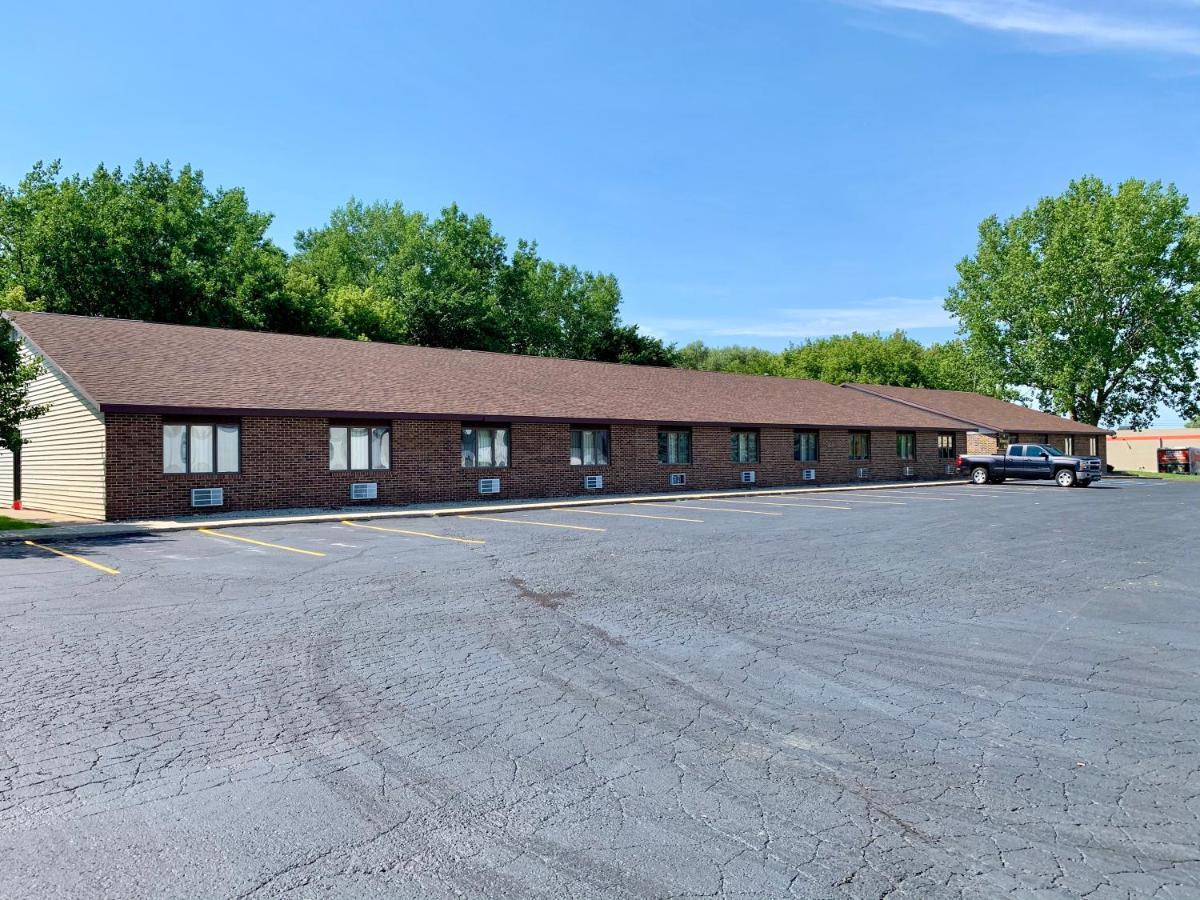 Executive Inn Cass City Екстериор снимка