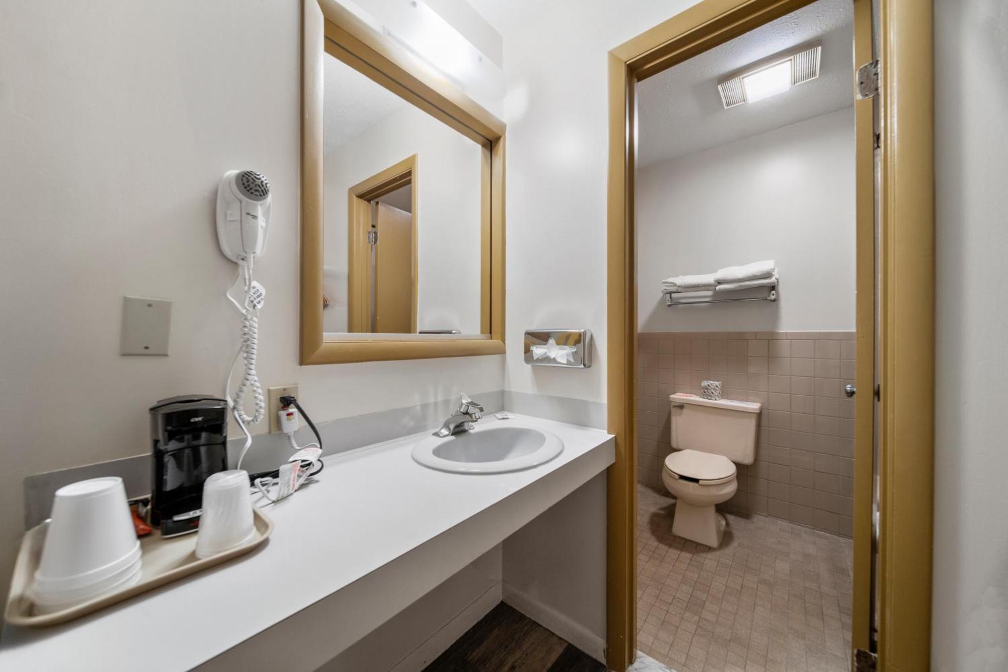 Executive Inn Cass City Стая снимка